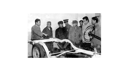 80年代初，交通部副部長(zhǎng)王展義來(lái)我校檢查指導(dǎo)工作